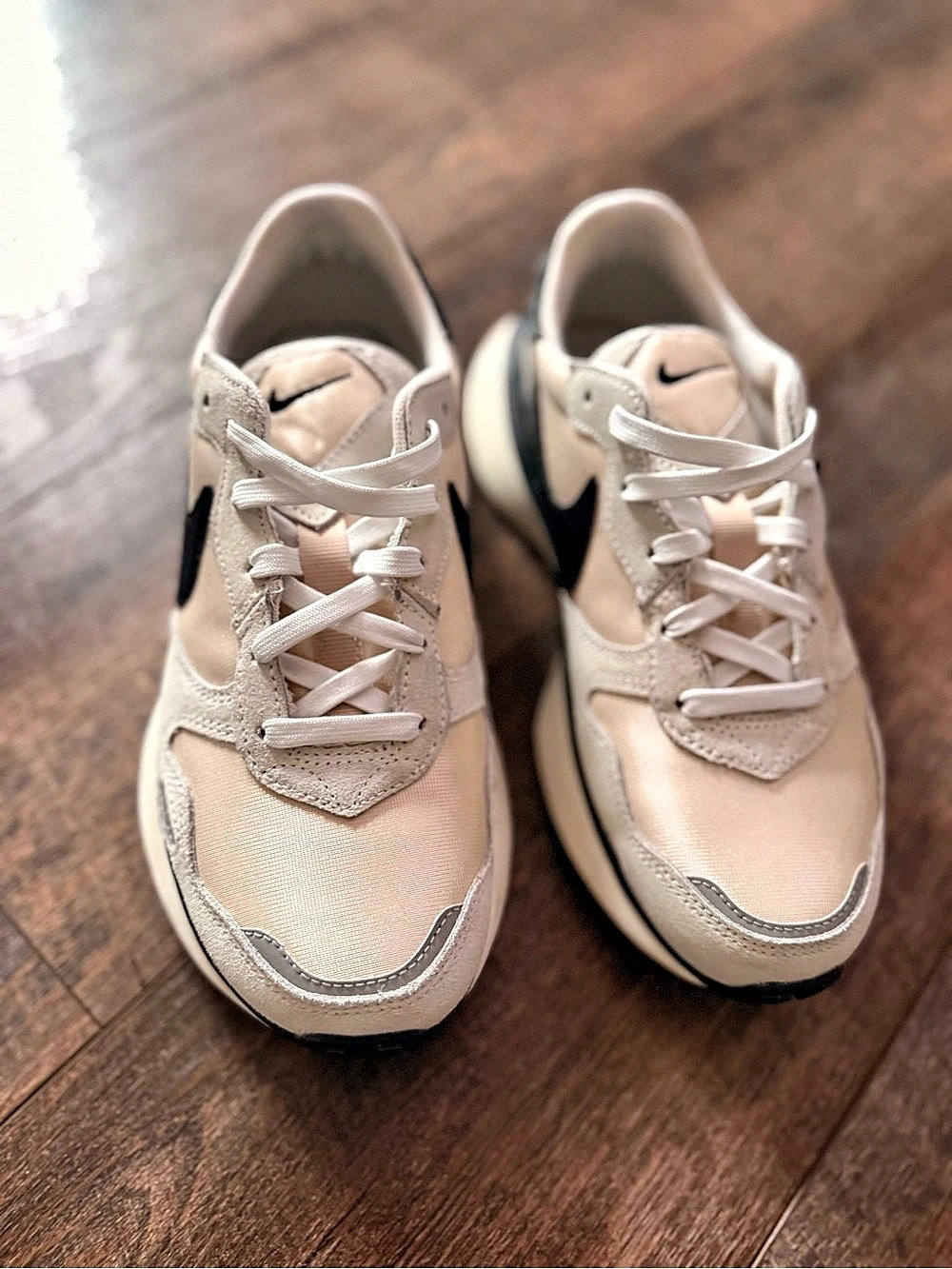 Nike Waffle One Cream & Black Sneakers - Picture 2 of 4